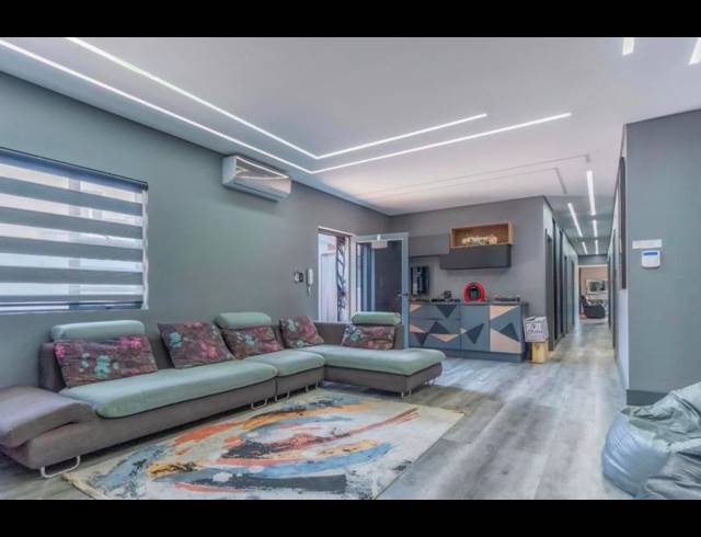 6 BEDROOM HOUSE FOR SALE IN GLEN ASHLEY